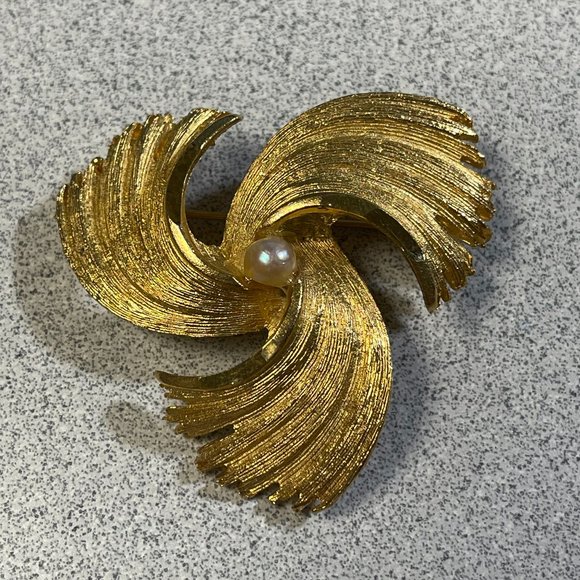 Broche Vintage Or Enfants Se Tenant La Main - Occasion, Marquée TPM